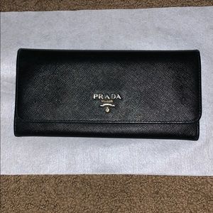 Prada saffiano wallet